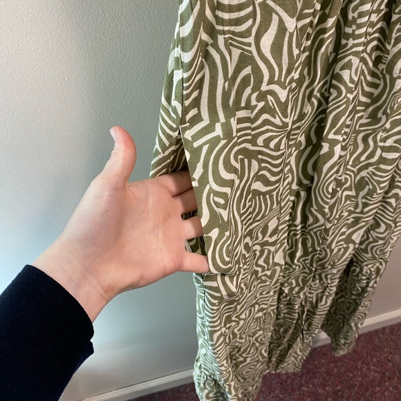 Abercrombie & Fitch Abstract Cut Out Patterned Maxi Dress Size Medium - Picture 10 of 10